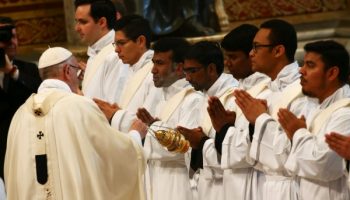 PAPA FRANCESCO E L’EVANGELIZZAZIONE DEL SACERDOZIO (di Pino Lorizio)