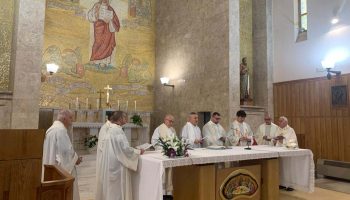 Ravviamo la consapevolezza che il protagonista della missione è Cristo per mezzo del suo spirito: gli apostoli, i sacerdoti, i presbiteri sono collaboratori, sono servi, sono mediatori siamo ambasciatori