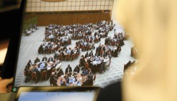 Il Sinodo dei vescovi. Nel briefing in Sala stampa il punto sui lavori. Proposte concrete.