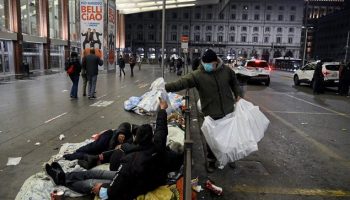 Il Papa alla diocesi di Roma: «Aprite le case ai senza tetto»